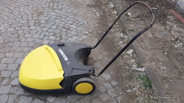 Ruční zametací stroj KM 650I (Rucni zametaci stroj KARCHER KM 650 (1).jpg)